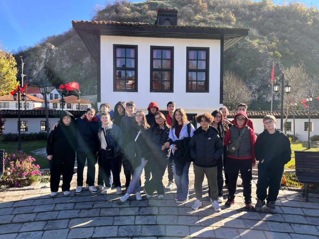 28 Nëntor: Dita e Flamurit Shqiptar